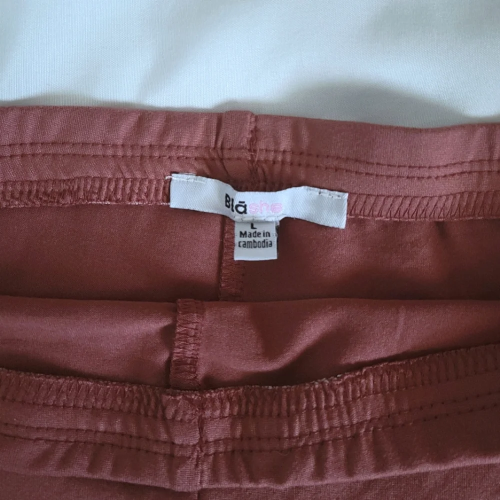 Weekend Friend Short Set (Size L) - Picture 6 of 6